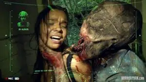 Porno d’horreur, un alien/zombie baise une salope brunette